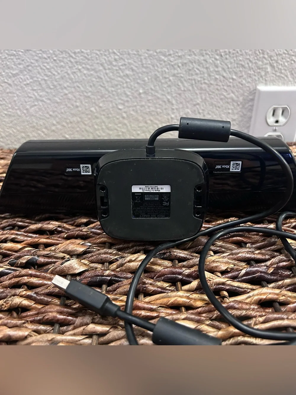 Microsoft Kinect Motion Sensor Camera for Xbox 360 Wired Black Built-In Mic